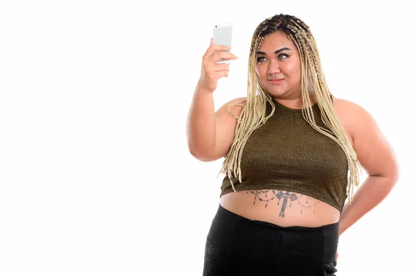 Studio colpo di giovane grasso asiatico donna taking selfie foto con — Foto Stock