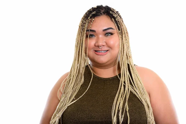 Estúdio tiro de jovem gordura feliz mulher asiática sorrindo — Fotografia de Stock