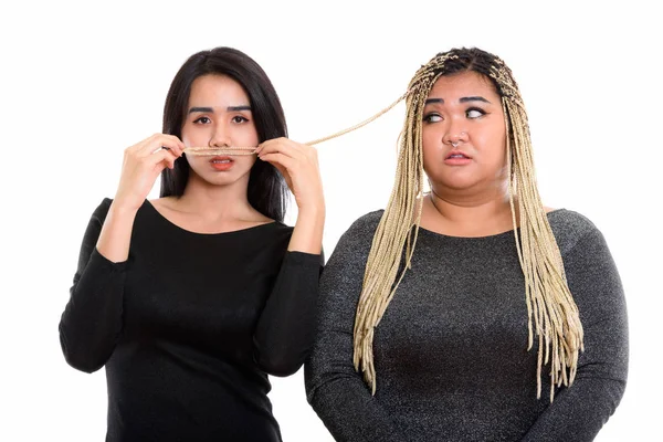 젊은 아시아 트랜스 젠더 여성 m 지방 아시아 여자의 머리를 사용 하 여 — 스톡 사진