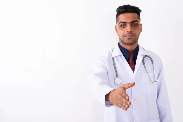 흰색 배경 젊은 인도 사람 의사 — 스톡 사진