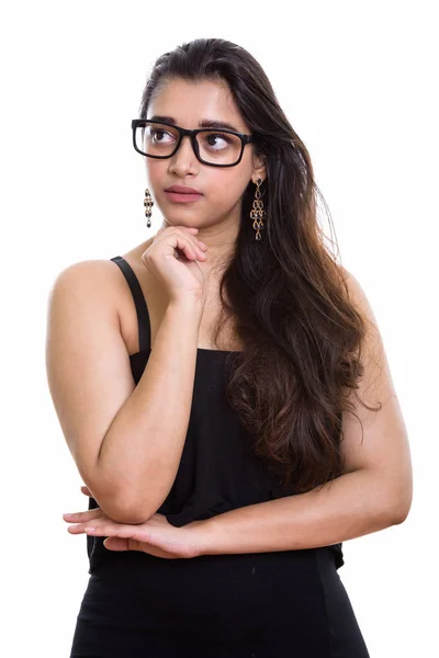 Stúdió lövés a fiatal gyönyörű indiai nő gondolkodás közben né — Stock Fotó