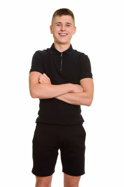 Joven hombre caucásico feliz sonriendo con los brazos cruzados — Foto de Stock