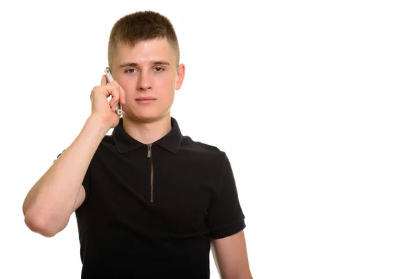 Junger Kaukasier telefoniert mit Handy — Stockfoto