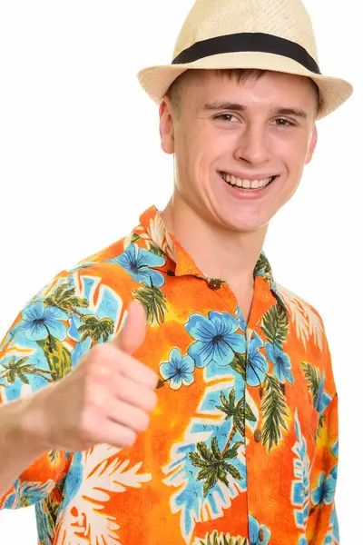 Jovem feliz caucasiano homem sorrindo e dando o polegar para cima — Fotografia de Stock