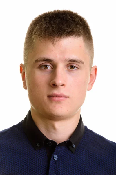 Porträt eines jungen Mannes Gesicht vor weißem Hintergrund — Stockfoto