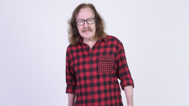 Senior hipster mannen med glasögon ger handslag — Stockvideo