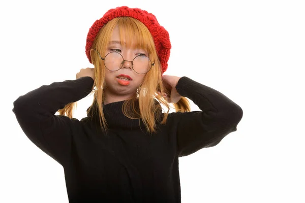 Jong schattig aziatisch vrouw spelen met haar haar en kijken naar beneden — Stockfoto