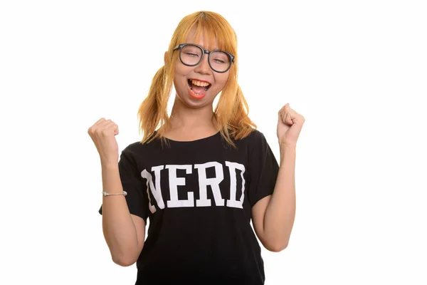 Jong gelukkig aziatisch nerd vrouw glimlachen en op zoek gemotiveerd — Stockfoto