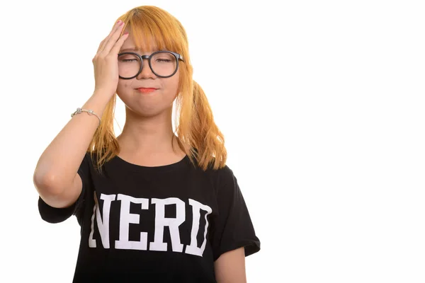 Jong schattig aziatisch nerd vrouw kijken moe — Stockfoto