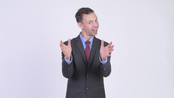Студійний знімок щасливого бізнесмена з несподіваним жестом — стокове відео