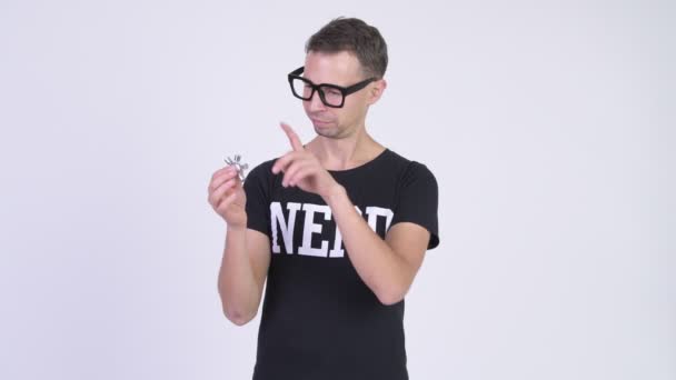 Studio shot of happy nerd man playing with fidget spinner — Stock Video