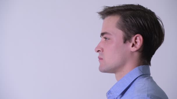 Vue du profil de jeune homme d'affaires beau pensant — Video