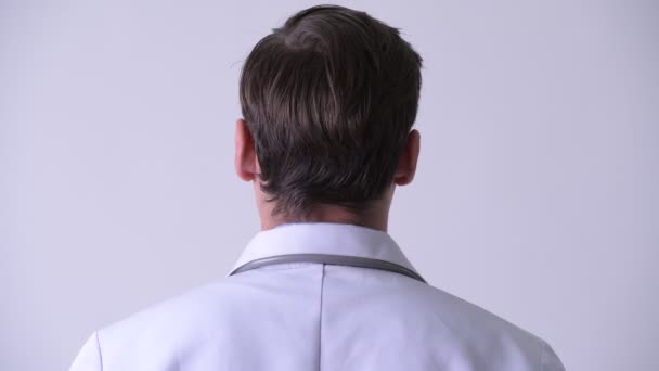 Hlavou střílel pohledný mladík lékaře — Stock video