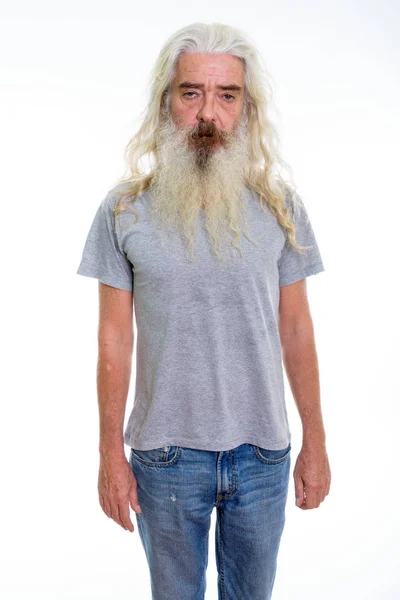 Studio colpo di anziano barbuto uomo in piedi — Foto Stock