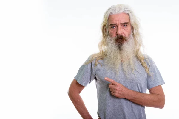 Studio shot of senior bearded man pointing to the side — Stock Photo, Image