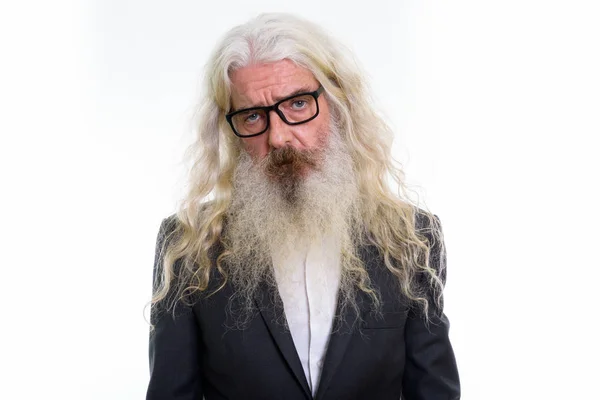 Studio colpo di triste anziano barbuto uomo d'affari indossa occhiali da vista — Foto Stock