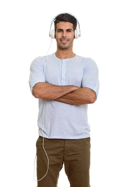 Jeune homme persan heureux souriant et écoutant de la musique avec les bras — Photo