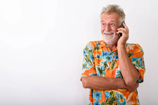 Estudio de tiro de feliz señor barbudo turista sonriente y delgado — Foto de Stock