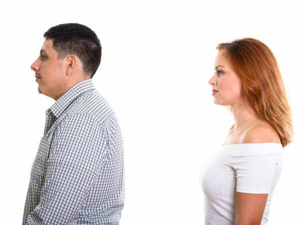 Profile view of young Hispanic couple looking to the left together — Stock Photo, Image