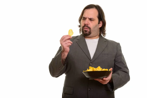 Gordo caucásico hombre de negocios sosteniendo tazón de patatas fritas y pensando —  Fotos de Stock