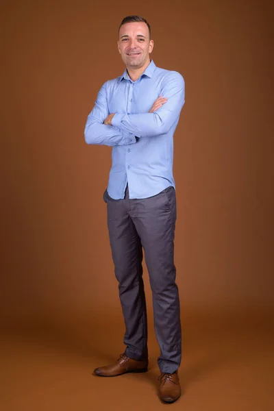 Full length shot of businessman wearing blue shirt — Stock Photo, Image