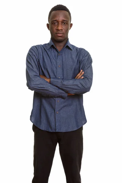 Portret młodzieńca Afryki z rękami skrzyżowanymi — Zdjęcie stockowe