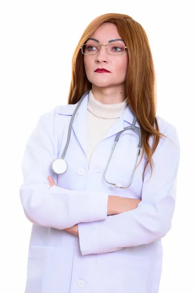 Estúdio Tiro Mulher Médico Pensando Com Braços Cruzados Isolado Contra — Fotografia de Stock