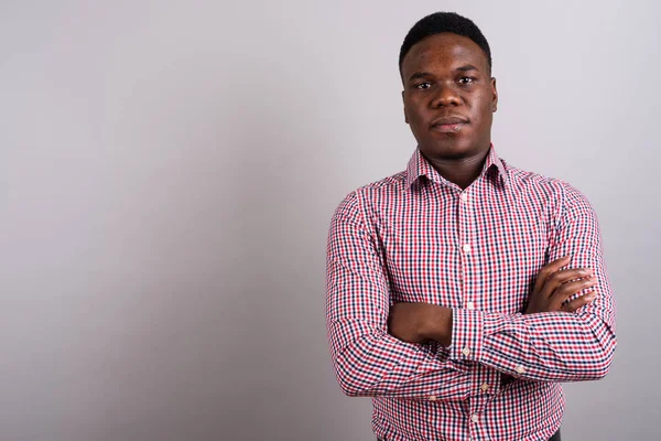 Mladí africké podnikatele stojící proti Bílému pozadí — Stock fotografie