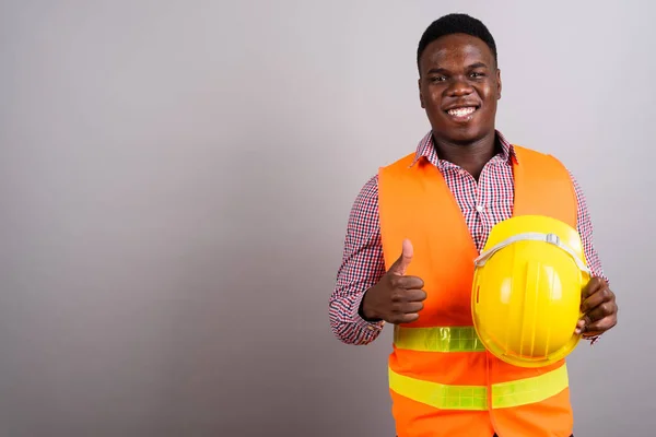 Plan Studio Jeune Homme Africain Travailleur Construction Sur Fond Blanc — Photo