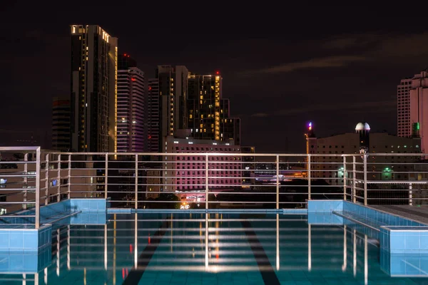 Portrait Rooftop Swimming Pool Overlooking View Bangkok City Night Horizontal — Stock Photo, Image