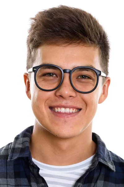 चष्मा सह हसत तरुण आनंदी माणूस चेहरा — स्टॉक फोटो, इमेज
