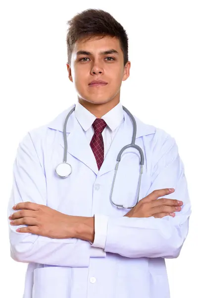 Студийный снимок молодого красивого врача со скрещенными руками — стоковое фото