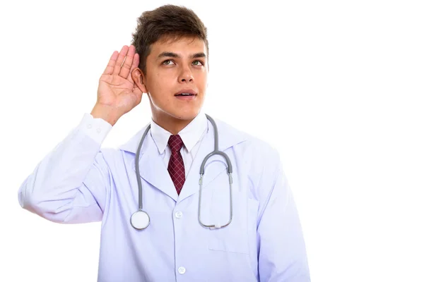Студійний знімок молодого красивого чоловіка лікаря, який слухає — стокове фото