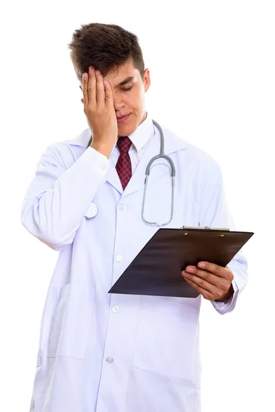 Студійний знімок молодого стресового лікаря, який тримає кишеню — стокове фото