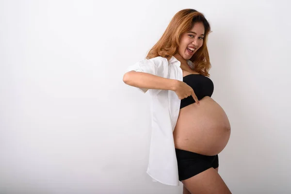 Retrato de hermosa joven embarazada mujer asiática —  Fotos de Stock