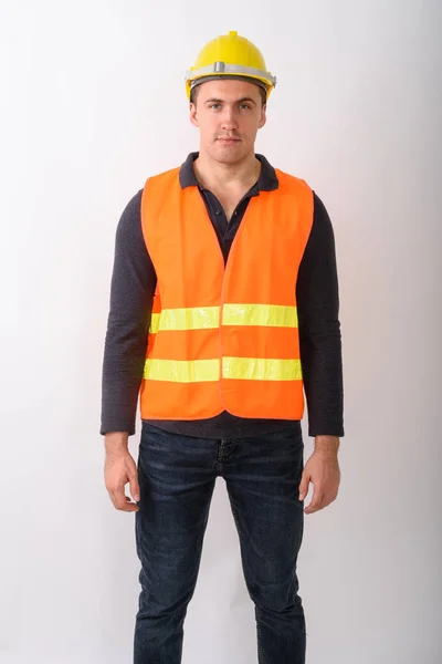 Retrato de jovem trabalhador da construção de pé — Fotografia de Stock