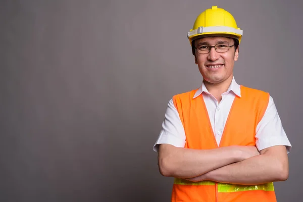 Працівник будівництва азіатських юнак носіння окулярів проти г — стокове фото