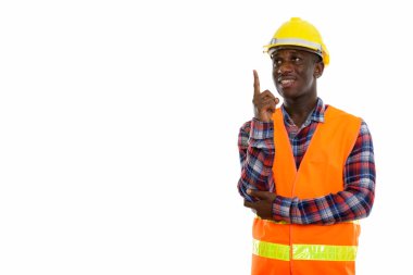 Stüdyo çekim Genç mutlu siyah Afrika adam inşaat işçisi
