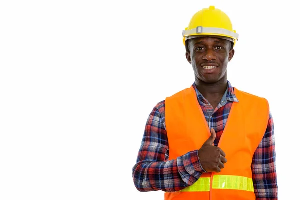 Studio shot de jeune homme noir heureux travailleur de la construction africaine — Photo