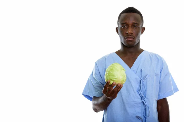 Estudio de un joven negro africano paciente sosteniendo taxi verde —  Fotos de Stock