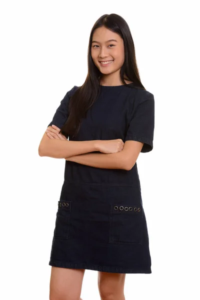 Porträtt av ung glad asiatisk tonårsflicka leende — Stockfoto