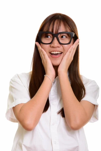 Giovane felice asiatico adolescente ragazza sorridente cercando sorpreso — Foto Stock