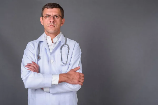 Studio Shot Handsome Man Doctor Short Hair Gray Background — Stock Photo, Image