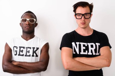 Siyah Afrika Geek delikanlı Avrupa Nerd m ile stüdyo çekim