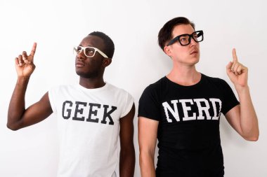 Siyah Afrika Geek delikanlı Avrupa Nerd m ile stüdyo çekim