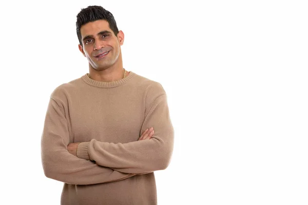 Studio shot de jeune homme persan heureux souriant avec les bras croisés — Photo