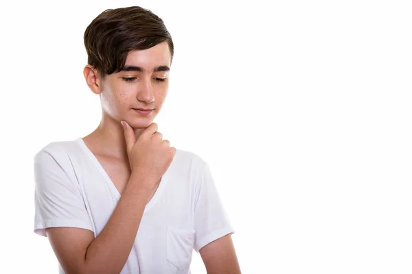 Estúdio tiro de jovem bonito adolescente persa pensando enquanto — Fotografia de Stock