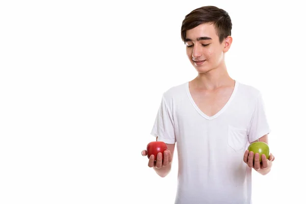 Estudio disparo de joven guapo adolescente persa mirando rojo — Foto de Stock