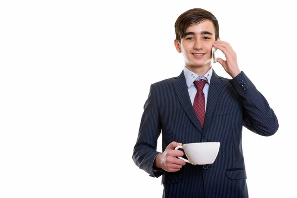 Estúdio tiro de jovem feliz persa adolescente empresário sorrindo w — Fotografia de Stock