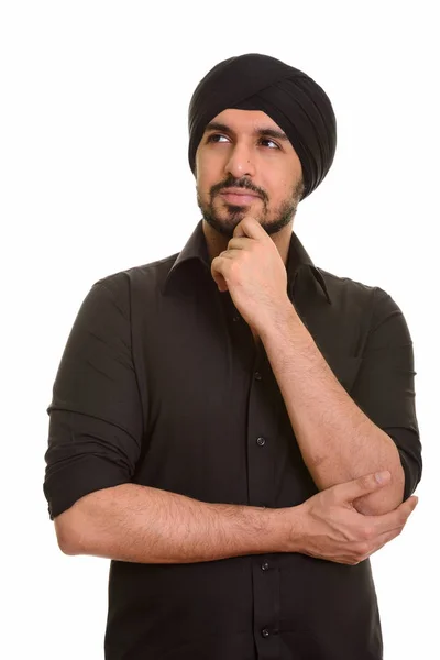 Retrato de jovem bonito indiano Sikh pensamento masculino — Fotografia de Stock